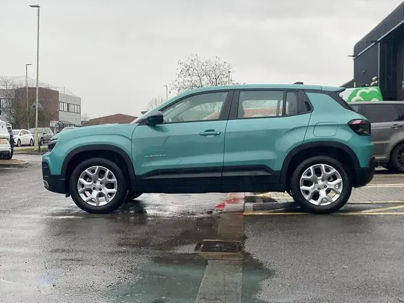 Usado Jeep Avenger Altitude 100 HP (73 kW) 2025 Azul SUV