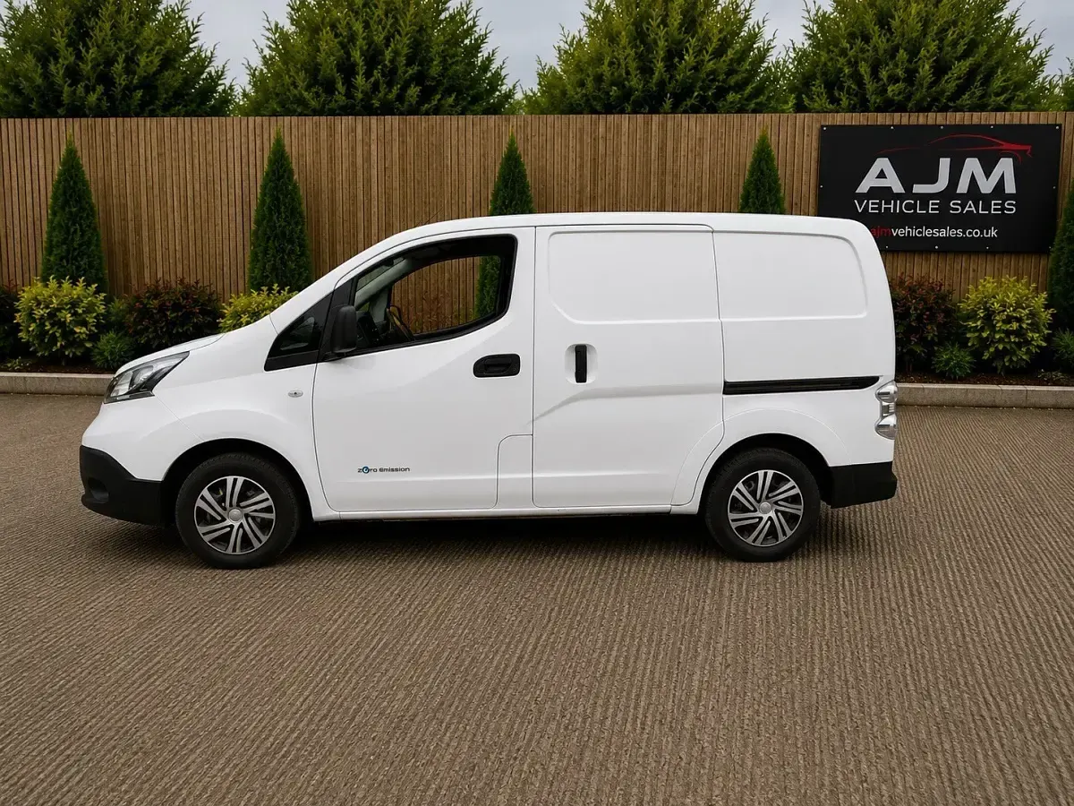 Used Nissan e-NV200 Visia 80 kW (109 HP) 2018 White MPV