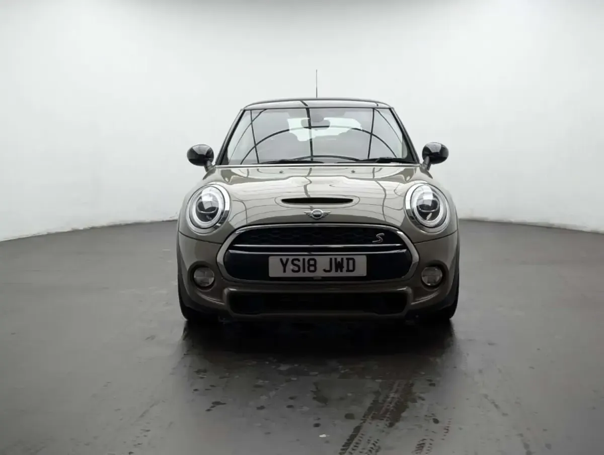 Usado Mini Cooper S Hatch 192 CV (141 kW) 2018 Gris Utilitario