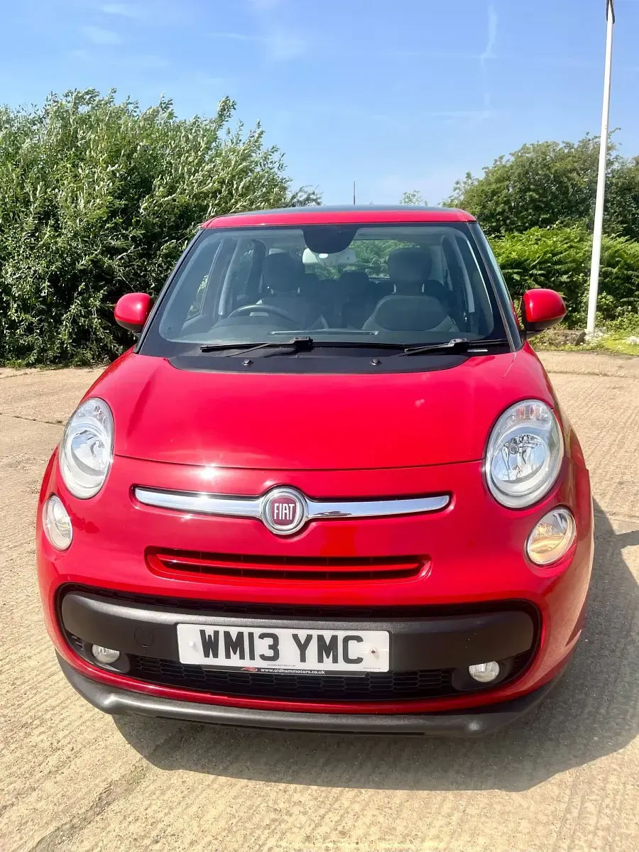 Used Fiat 500L Lounge 85 HP (62 kW) 2013 Red MPV