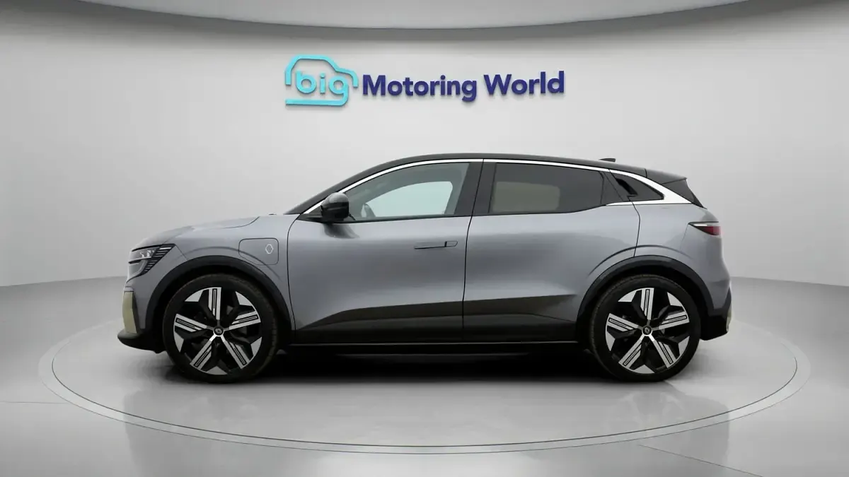 Used Renault Megane E-Tech Iconic 161 kW (220 HP) 2023 Grey/black Hatchback
