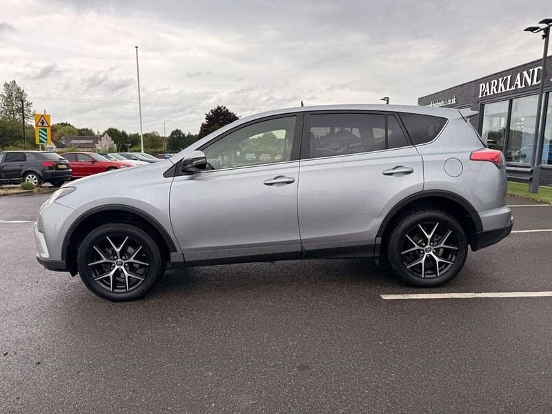 Used Toyota RAV4 151 HP (111 kW) 2018 Silver SUV