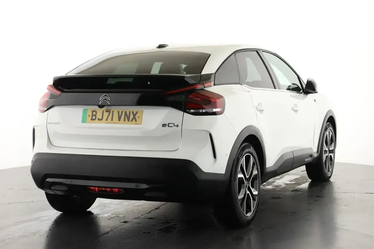 Used Citroën e-C4 Shine 98 kW (134 HP) 2021 White Hatchback