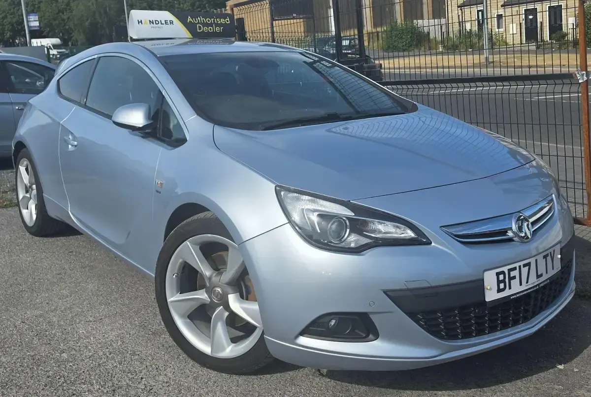 Used Vauxhall Astra GTC SRi 136 HP (100 kW) 2017 Silver Hatchback