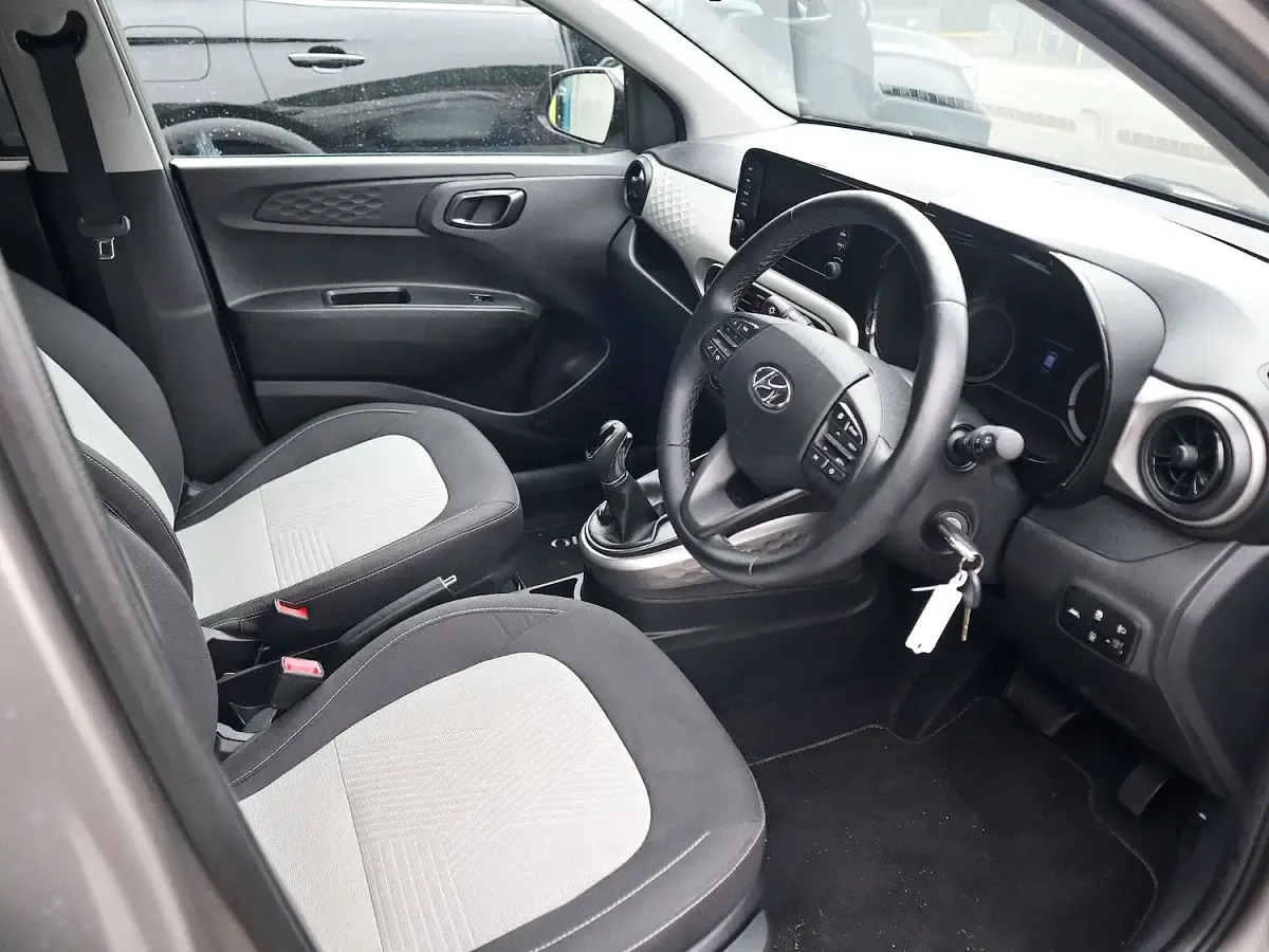 Used Hyundai i10 Premium 84 HP (61 kW) 2021 Bronze Hatchback