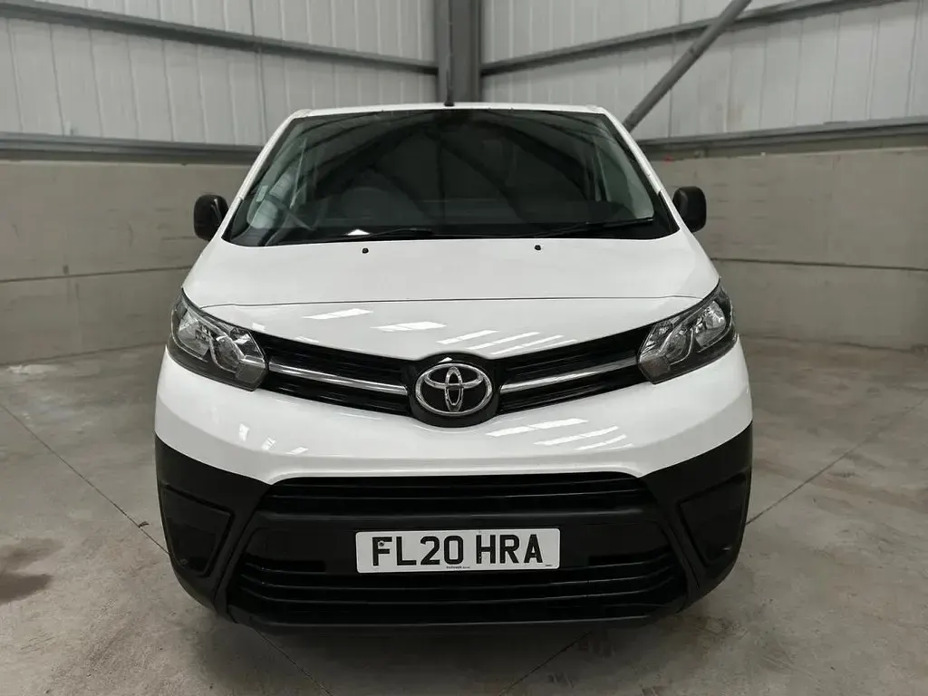 Used Toyota Proace 100 HP (73 kW) 2020 White MPV