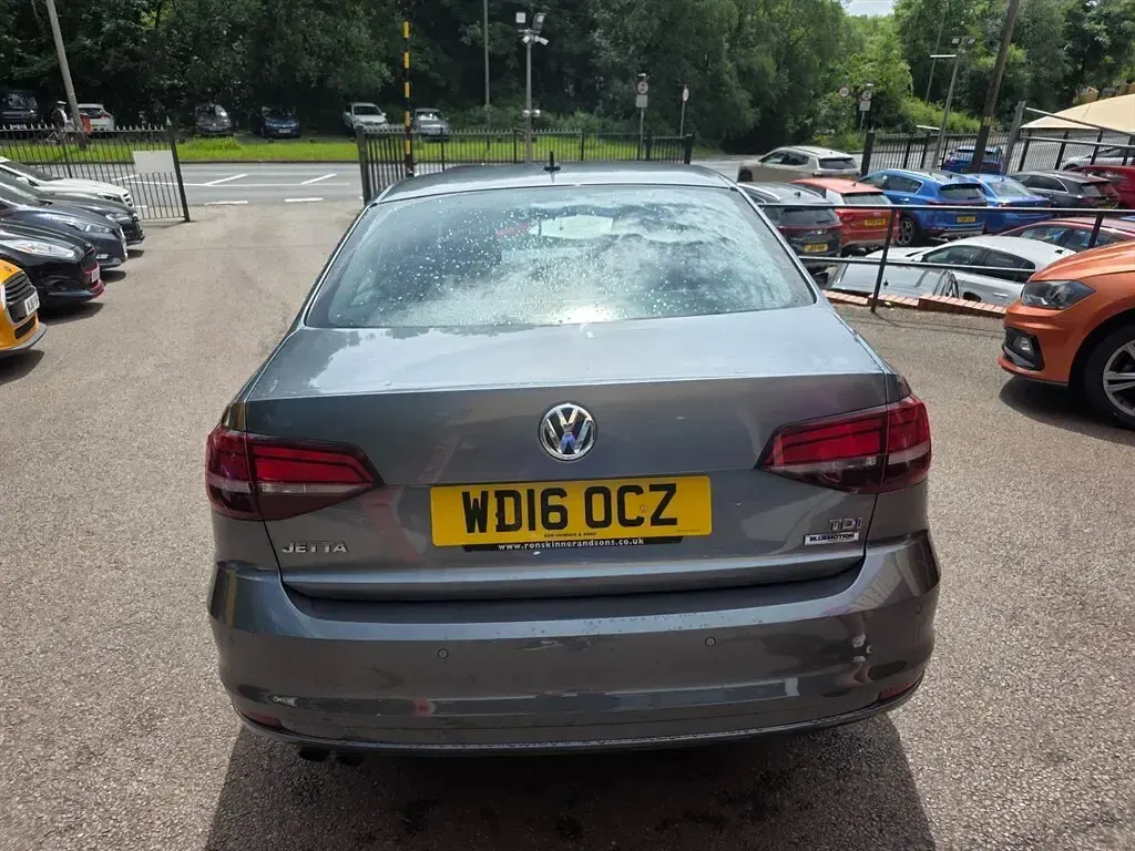 Used VW Jetta SE 150 HP (110 kW) 2016 Grey Sedan