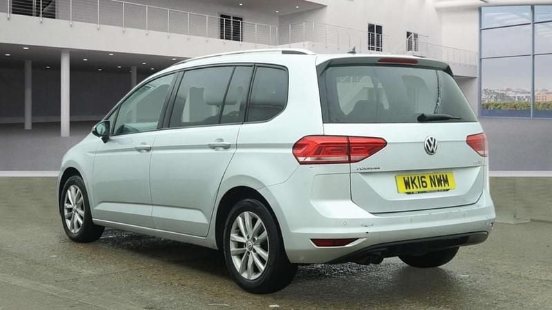 Begagnad VW Touran Family 2016 Silver Minibuss