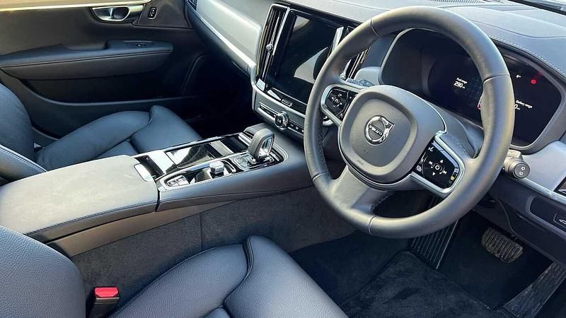 New Volvo V90 Plus 345 HP (253 kW) 2025 Silver dawn Estate