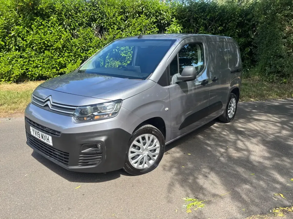 Used Citroën Berlingo Start 100 HP (73 kW) 2019 Grey MPV