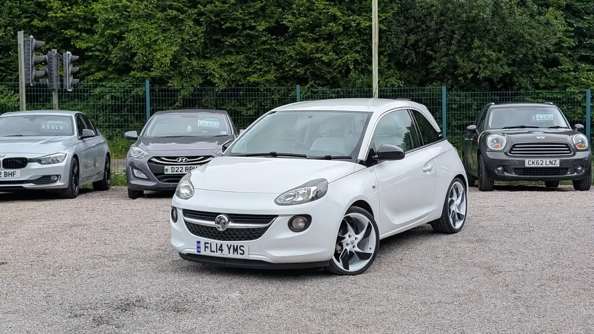 Used Vauxhall Adam Edition 87 HP (63 kW) 2014 White Hatchback