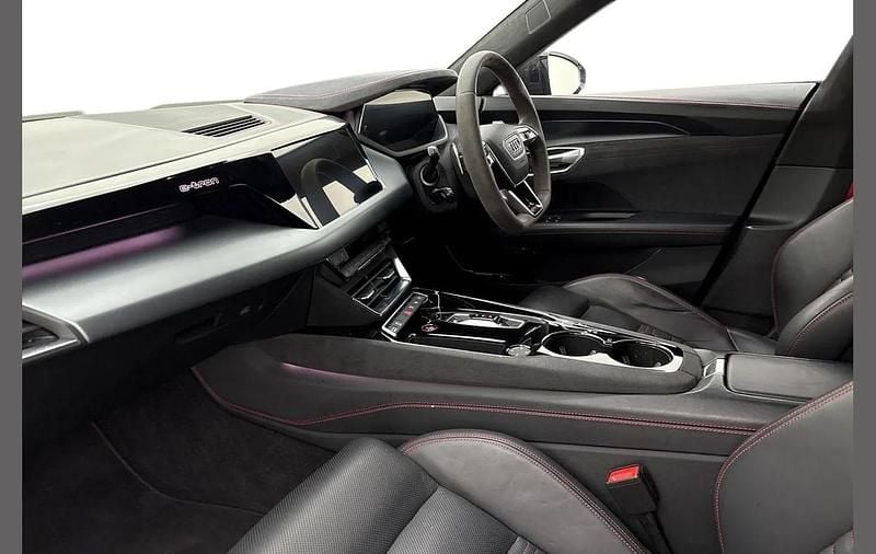 Second-hand Audi e-tron GT quattro Comfort 475 kW (646 CP) 2021 Negru Berlinǎ