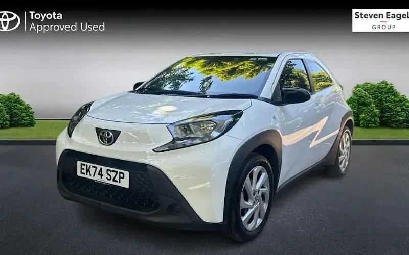 Used Toyota Aygo X PURE 72 HP (52 kW) 2024 White SUV