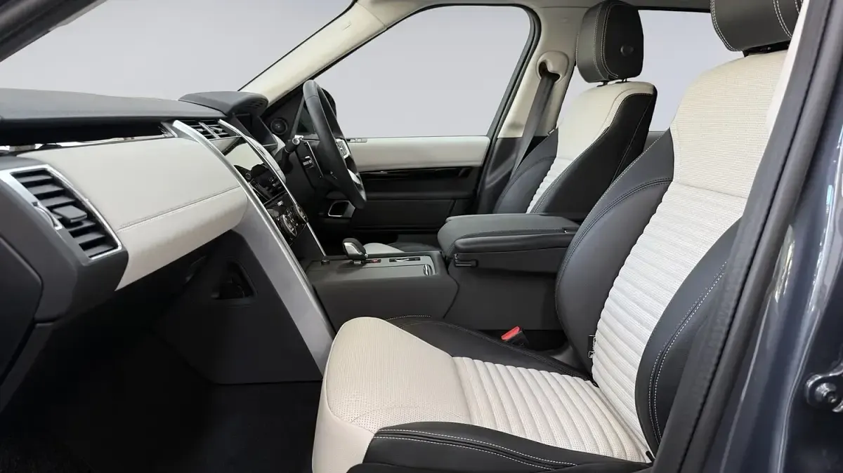 Used Land Rover Discovery 5 S 2026 Varesine blue SUV