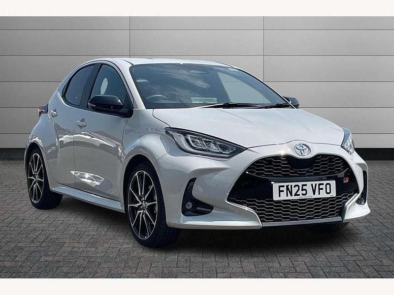 Storm grey Used 2025 Toyota Yaris Hybrid Sport Hatchback | £24,299 (Fair price) - Image 1/3