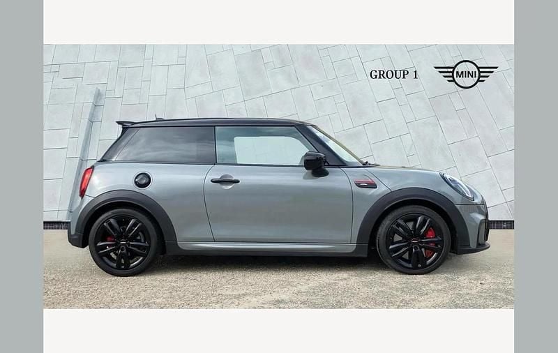 Usado Mini John Cooper Works Hatch 231 CV (169 kW) 2022 Gris Utilitario