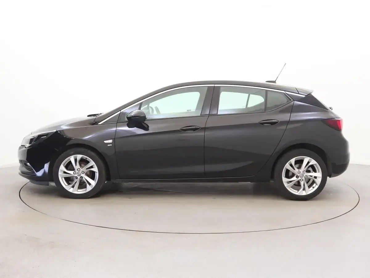 Używany Vauxhall Astra SRi 150 KM (110 kW) 2018 Czarny Hatchback