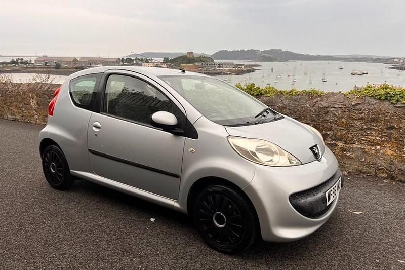 Silver Used 2006 Peugeot 107 Hatchback | £1,495 (Fair price) - Image 1/1