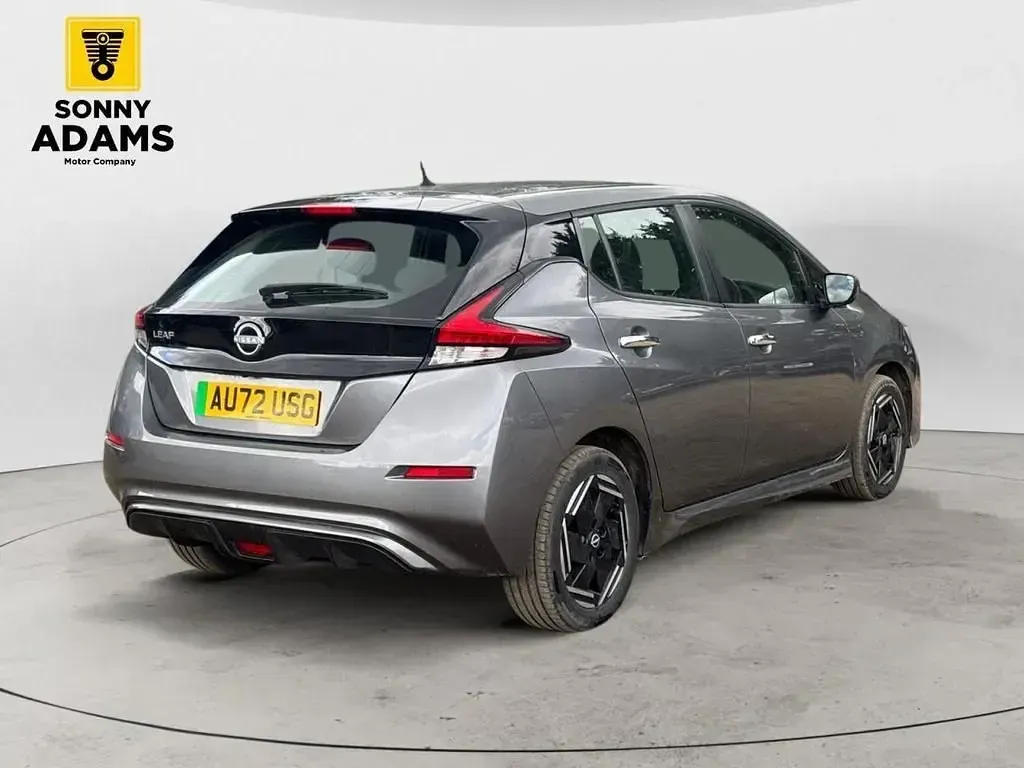 Usado Nissan Leaf Acenta 110 kW (150 HP) 2022 Cinzento Citadino