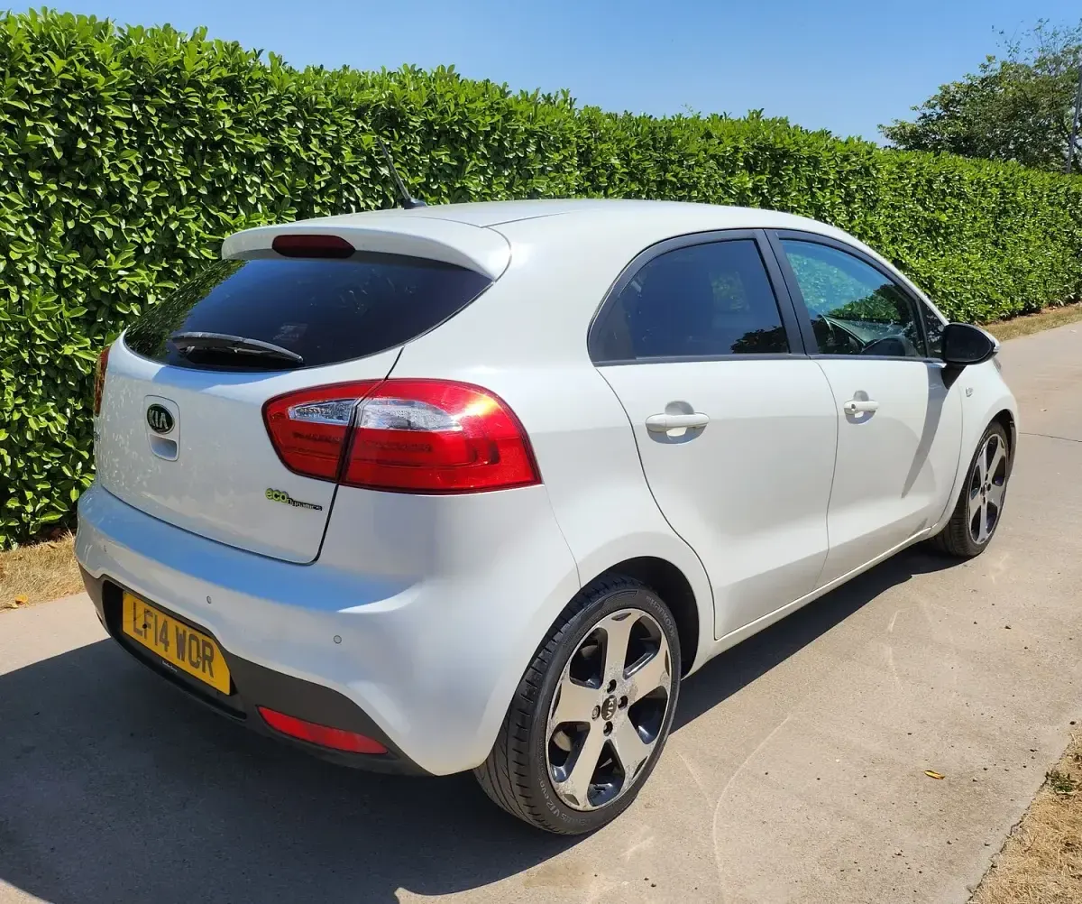 Used Kia Rio 109 HP (80 kW) 2014 White Hatchback