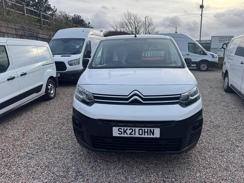 Usado Citroën Berlingo 2021 Blanco Monovolumen