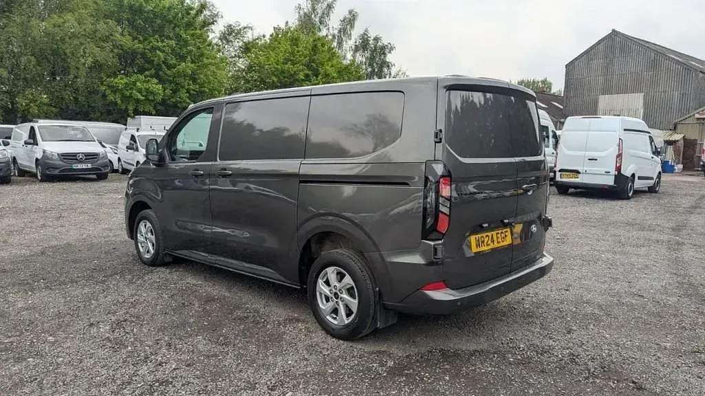 Usado Ford Transit Custom Limited 136 CV (100 kW) 2024 Gris Van