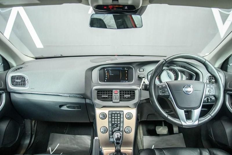 Used Volvo V40 254 HP (186 kW) 2013 Red Hatchback