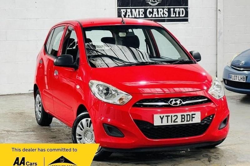Used Hyundai i10 Classic 85 HP (62 kW) 2012 Red Hatchback