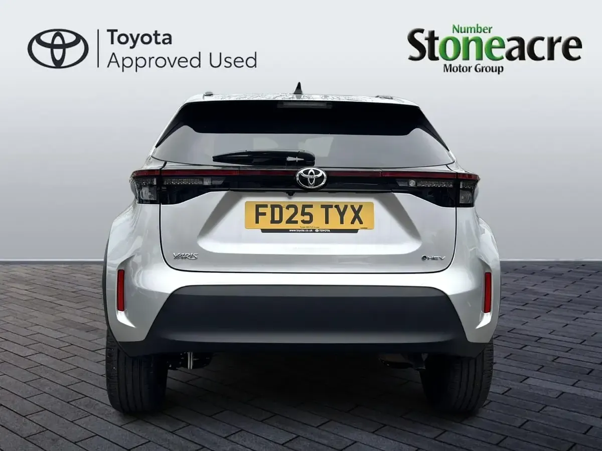 Used Toyota Yaris Hybrid Design 2025 Silver Hatchback