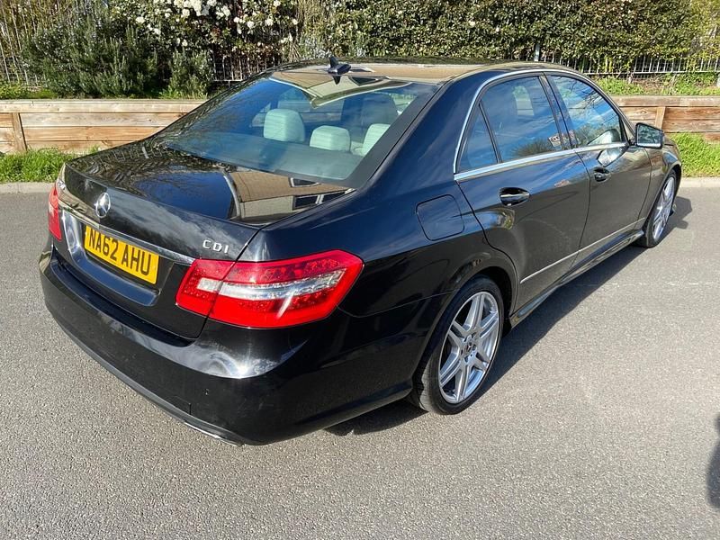 Usado Mercedes E250 204 HP (150 kW) 2012 Preto Sedan