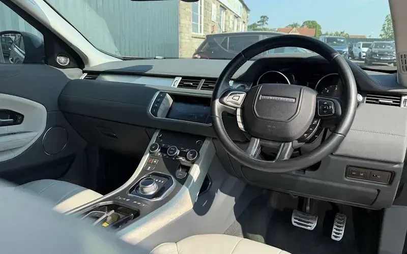 Used Land Rover Range Rover evoque SE 179 HP (131 kW) 2018 Hatchback