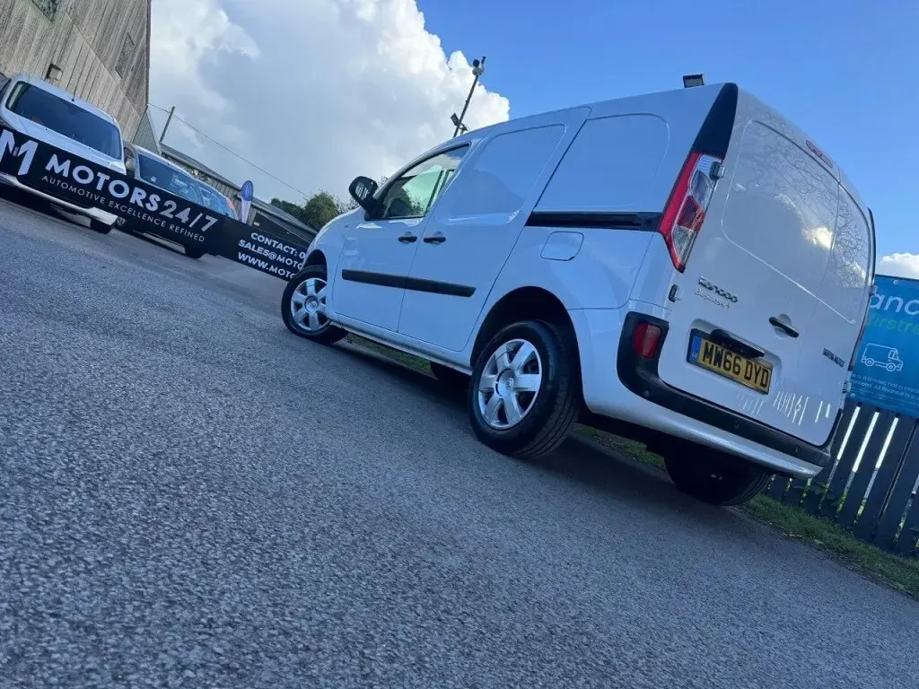 Used Renault Kangoo Business 2016 White MPV