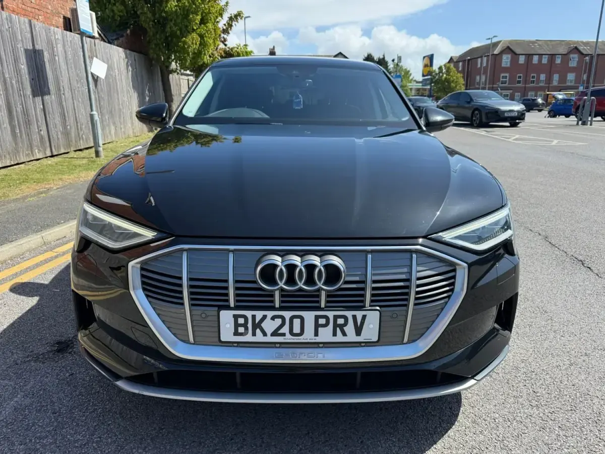 Usado Audi e-tron Advanced 300 kW (408 HP) 2020 Preto SUV