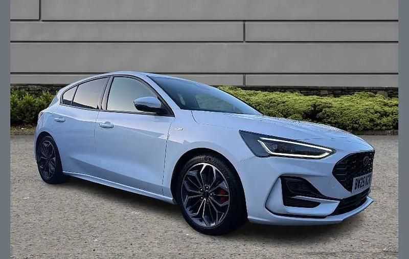 White Used 2025 Ford Focus ST-Line X Hatchback | £22,990 (Expensive) - Image 1/4