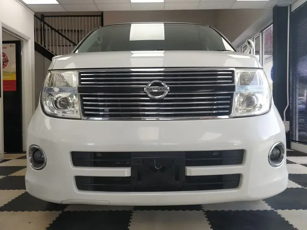 Used Nissan Elgrand 2008 White MPV