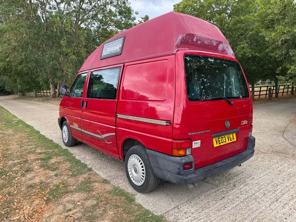 Used VW T4 88 HP (64 kW) 2003 Red Van