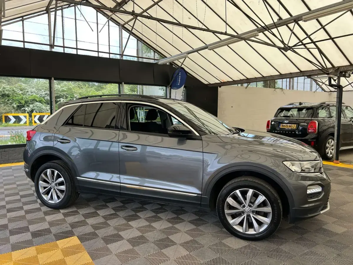 Begagnad VW T-Roc Design 150 HK (110 kW) 2020 Grå SUV