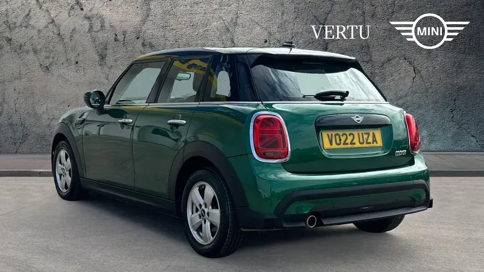 Usado Mini Cooper Classic 136 CV (100 kW) 2022 Verde Utilitario