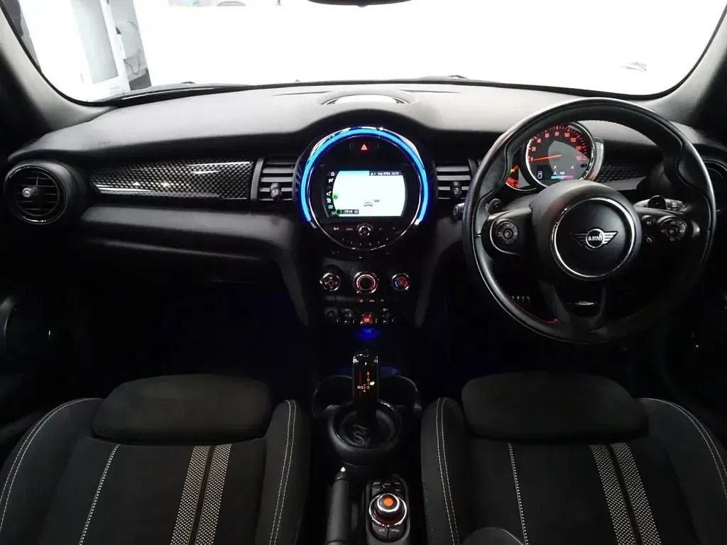 Usado Mini Cooper S Hatch 192 HP (141 kW) 2019 Prateado Citadino