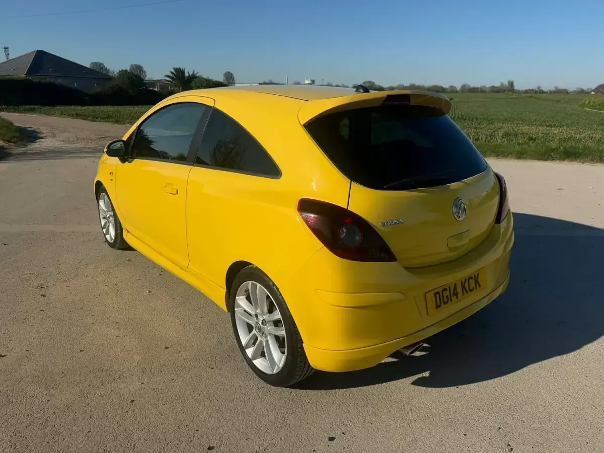 Usado Vauxhall Corsa SRi 2014 Amarelo Citadino