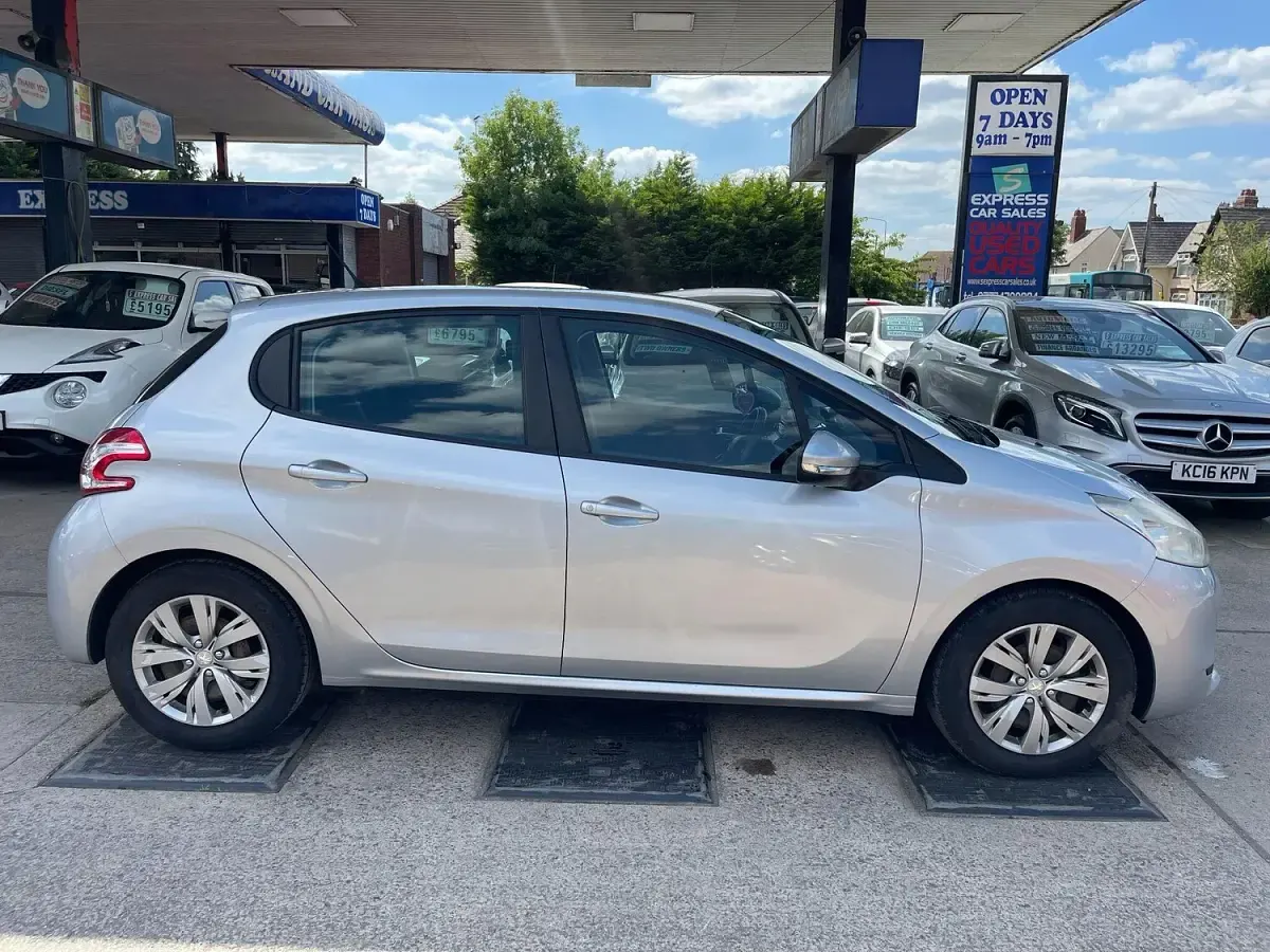 Used Peugeot 208 Access 2019 Silver Hatchback