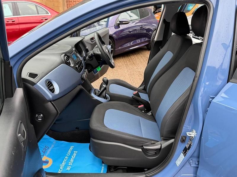 Used Hyundai i10 SE 66 HP (48 kW) 2016 Blue Hatchback