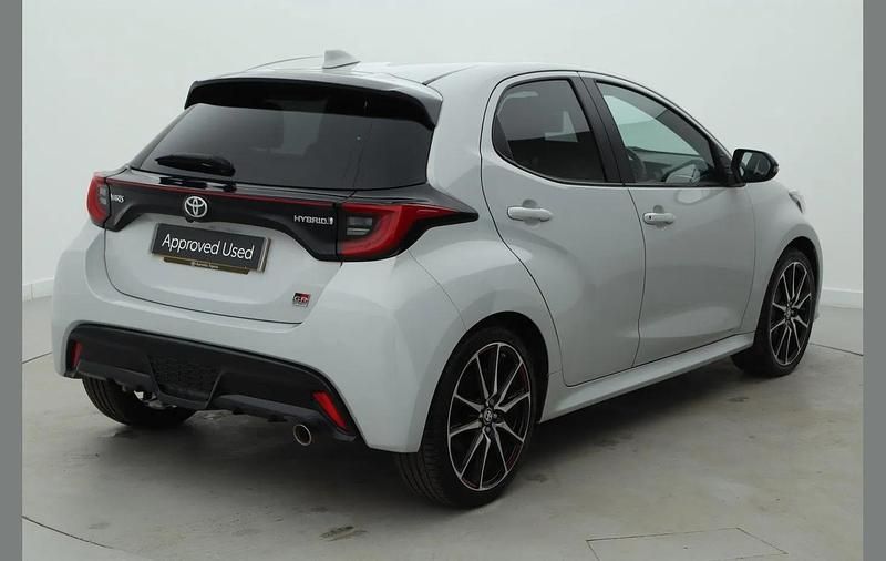 Used Toyota Yaris Hybrid Sport 113 HP (83 kW) 2022 Grey Hatchback