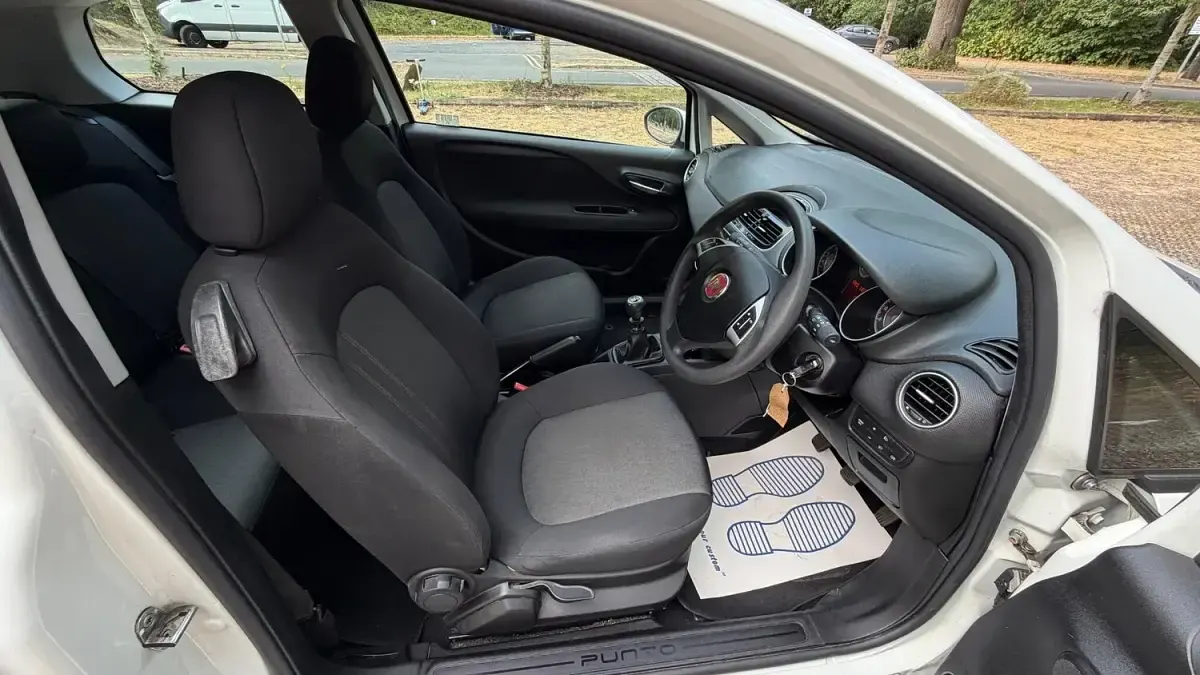 Used Fiat Punto Pop 69 HP (50 kW) 2013 White Hatchback