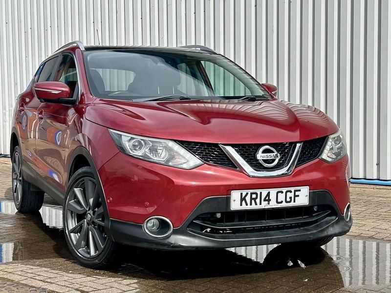 Used Nissan Qashqai Tekna 110 HP (80 kW) 2014 Red SUV