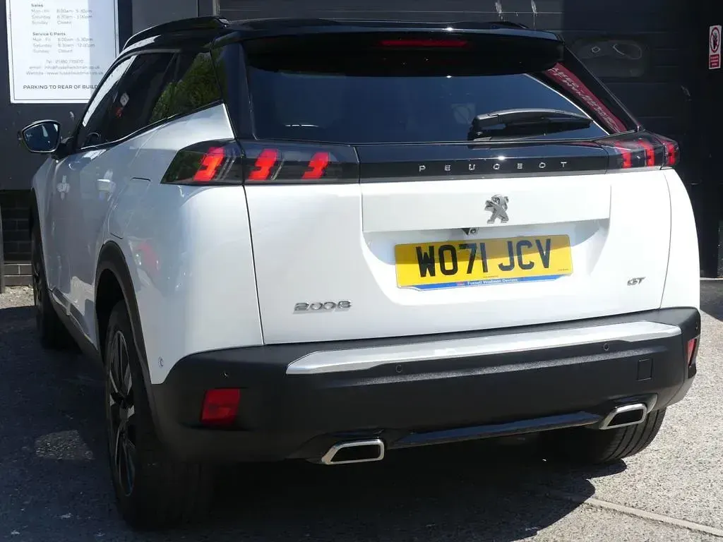 Used Peugeot 2008 Premium 129 HP (94 kW) 2021 White SUV