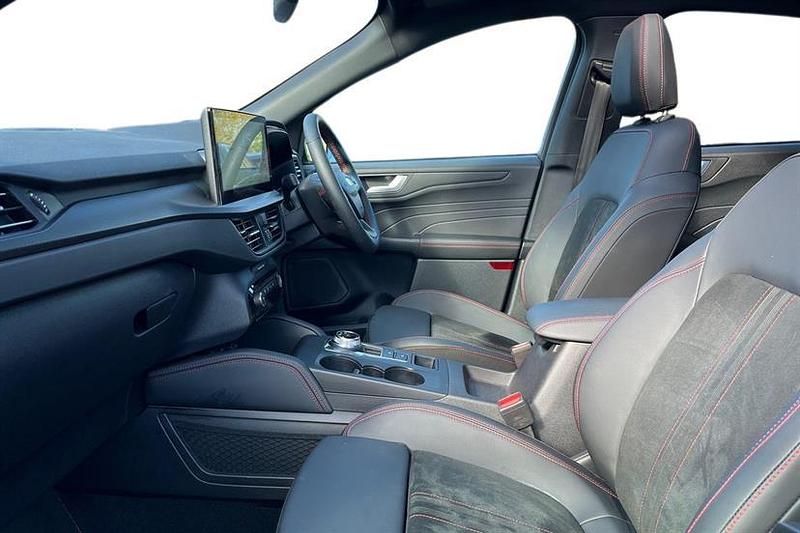 Second-hand Ford Kuga ST-Line 243 CP (178 kW) 2025 Verde SUV