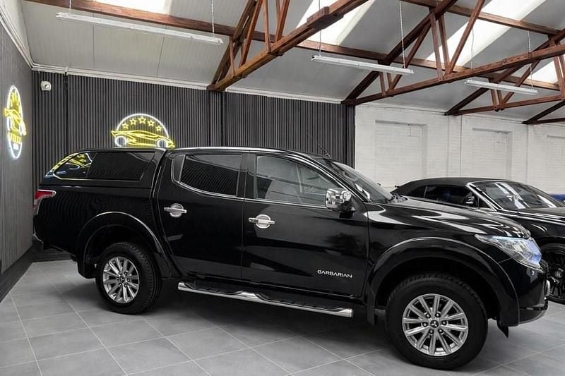 Used Mitsubishi L200 2016 Black Pickup