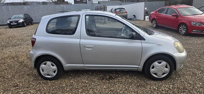 Used Toyota Yaris 2002 Silver Hatchback