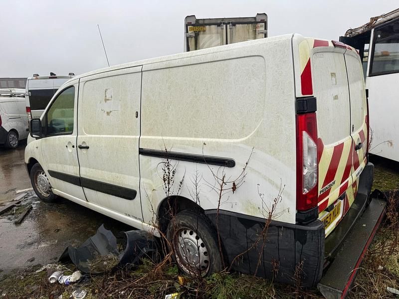 Used Peugeot Expert 90 HP (66 kW) 2013 White Van